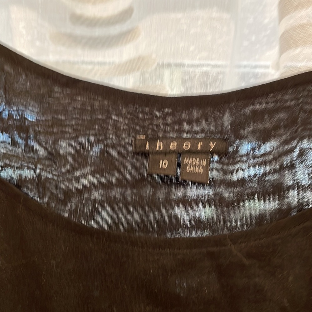 Dress. - Picture 4 of 5